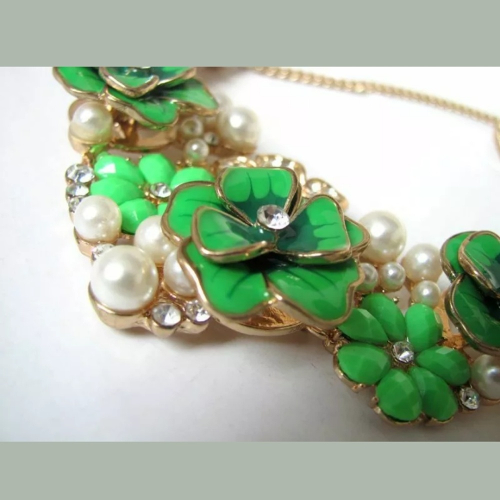 New green flowers necklace - Picture 3 of 8